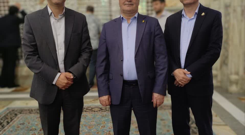 شروع برنامه‌های کاری با توسل به امام مهربانی‌ها در جوار بارگاه ملکوتی حضرت رضا(ع)