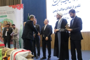 تقدیر از فرمانده پایگاه مقاومت بسیج کارکنان مرکز تحقیقات و آموزش کشاورزی و منابع طبیعی خراسان رضوی